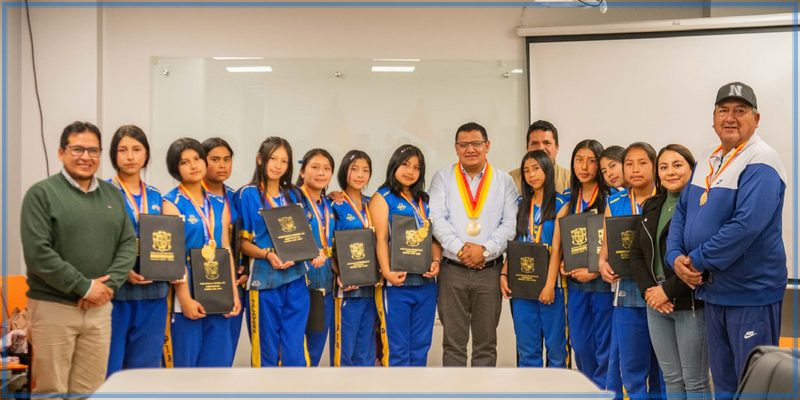 Municipalidad de Andahuaylas reconoce a campeonas regionales de vóley de Talavera