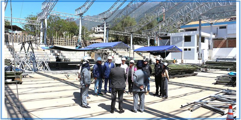 UNAMBA avanza en montaje de estructuras metálicas para su nuevo minicoliseo