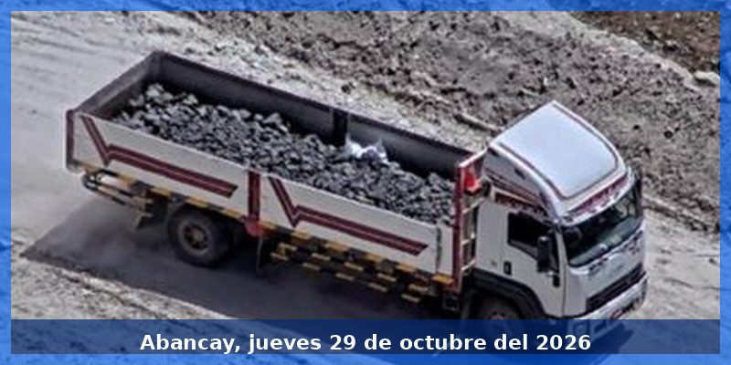 Camiones que estarían vinculados a minería ilegal abandonan mineral en Carmen Alto y señalan a alférez de la PNP por presunta protección